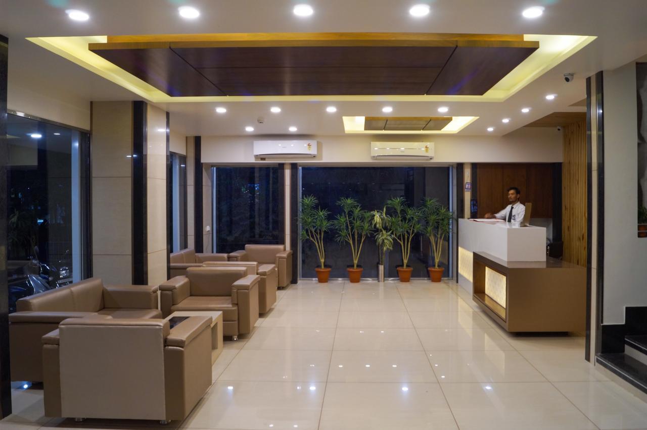 Hotel Midtown Vadodara Exterior photo