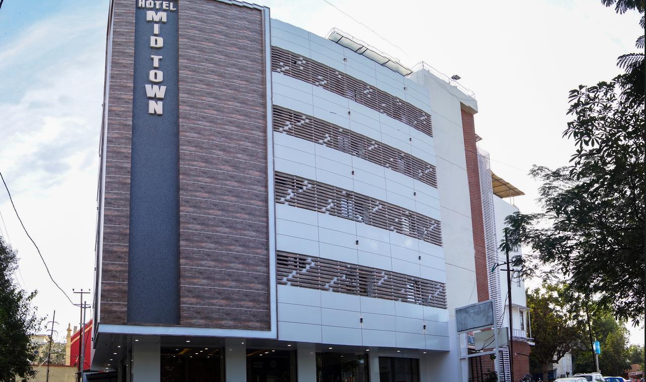Hotel Midtown Vadodara Exterior photo