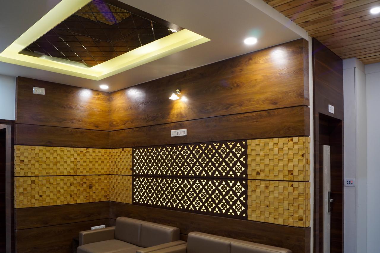 Hotel Midtown Vadodara Exterior photo